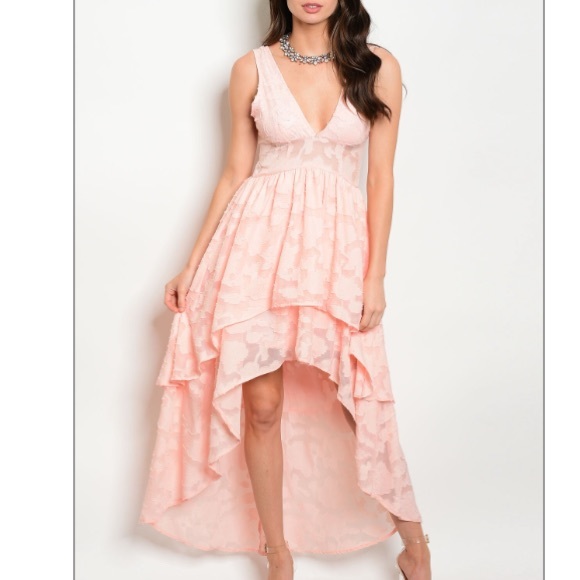 trendy boutique Dresses & Skirts - HP💕 LAST ONE! Peach tier hi-low plunge neck dress